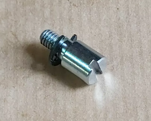 Vis de réglage hauteur de bras pour platine vinyle DUAL 1214.Pièce détachée.