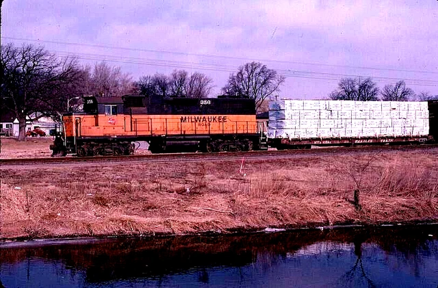 Original Kodachrome Slide Milwaukee Road Gp38-2 #356 Fond Du Lac, Wi 3/16/87