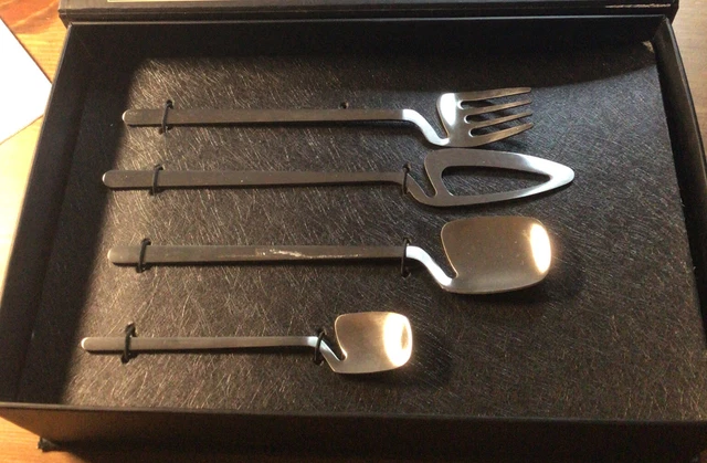 Edelstahl Design Besteck Set | 24 teiliges Essbesteck | Besteckset Tafelbesteck