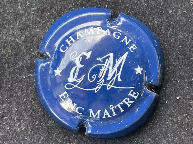 capsule de champagne "maitre eric n°10 bleu foncé et blanc " côte de 1,5 euros