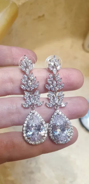 Boucles d'oreilles en cristaux de Swarovski element argentées neuves