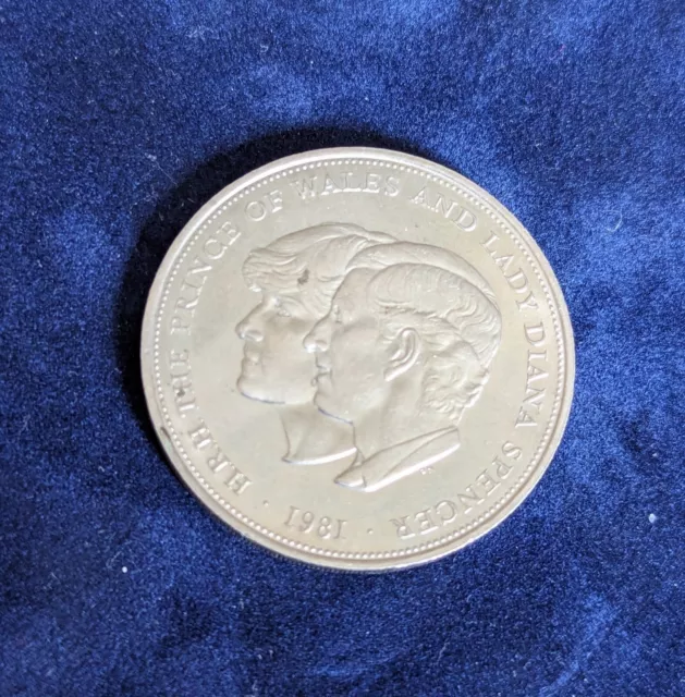 1981 25P CROWN COIN THE ROYAL WEDDING OF PRINCE CHARLES & LADY DIANA ...