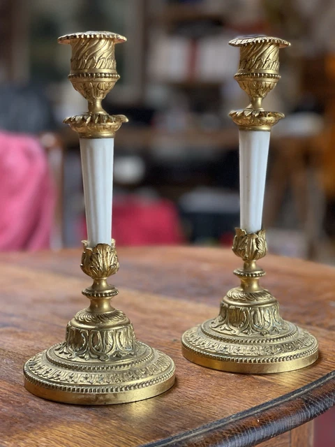 Bronzes - PAIRE de BOUGEOIRS BRONZE XIXe TETES de BELIER GUIRLANDES de Gui FUTS Cannelés 1