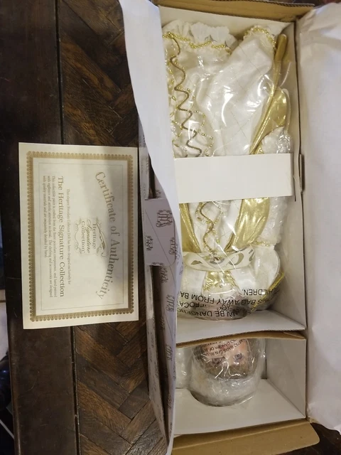 Porcelain Angel Doll 2001 231UU New in box Heritage Signature Collection