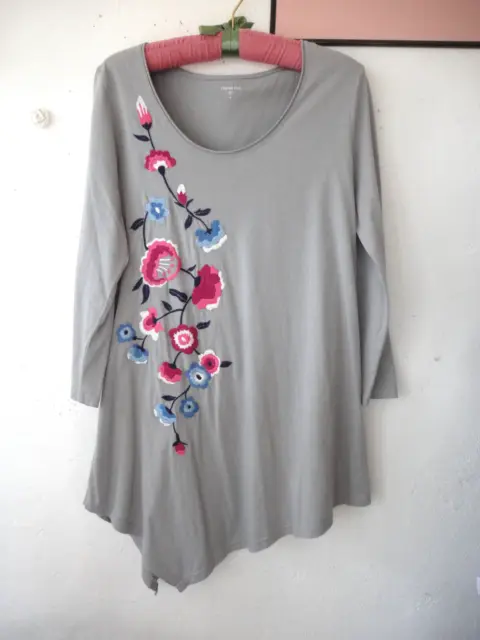 Garnet Hill top M sweet floral embroidery cotton jersey easy care light gray NWT