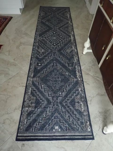 Roca de lava Runner Lunja resistente de 2,5' x 9,8' lavable a máquina