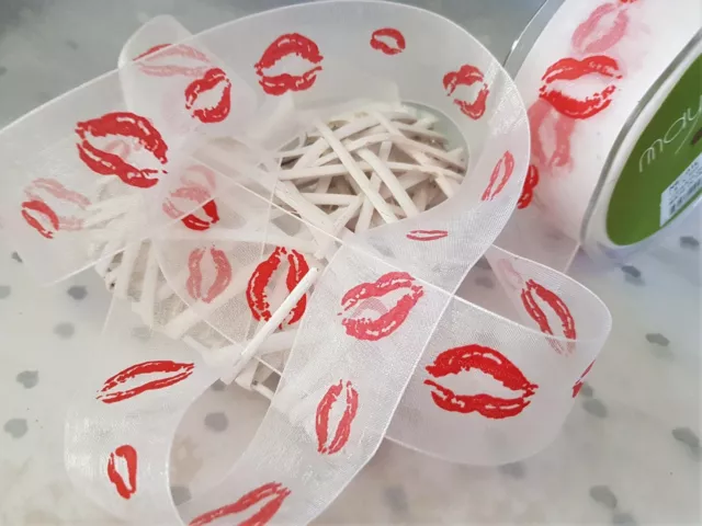 May Arts - LIPS KISS Valentinstag rot auf weiß durchsichtiges Organza-Band - *letzter Vorrat*