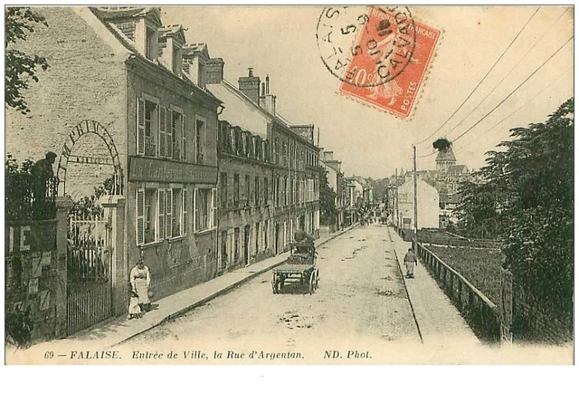 14.FALAISE.n°12590.ENTREE DE VILLE,LA RUE D'ARGENTAN.LA LANTERNE PARISIENNE