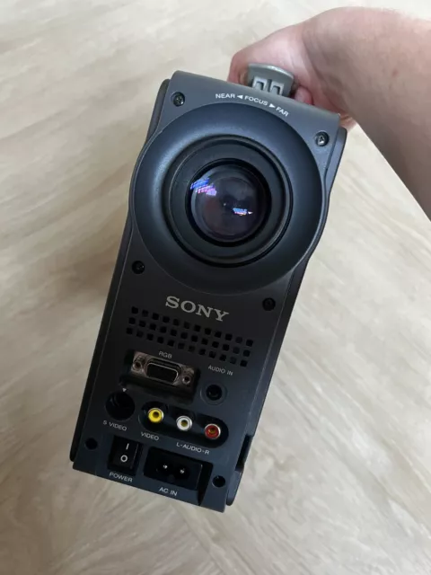 SONY CPJ-D500 LCD Projector