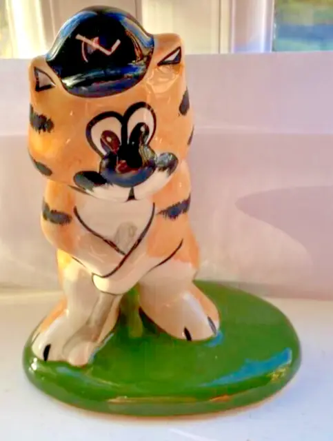 Lorna Bailey Cat GOLFER SIGNED FREE POSTAGE