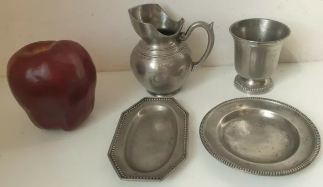 ancien lot de 4 petit plats vase pichet assiette miniature etain poinçon dinette