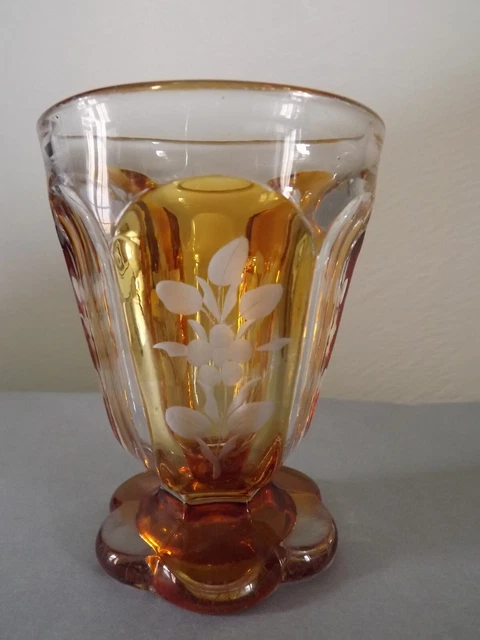 ancien VERRE , GOBELET gravé : CRISTAL de BOHEME ?