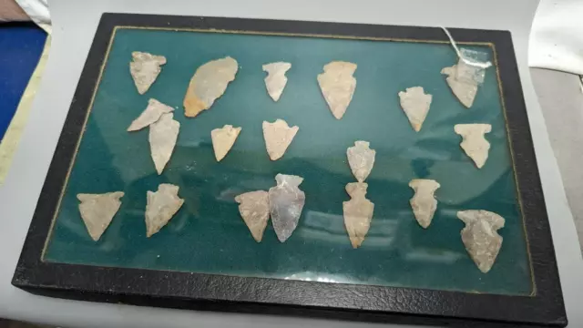 19 Pcs of  Hand Made Primitive Native American Arrow Heads Cased