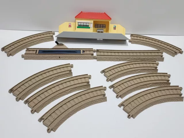 Thomas And Friends Lower Tidmouth Station And Loop Track 11 Piece Lot