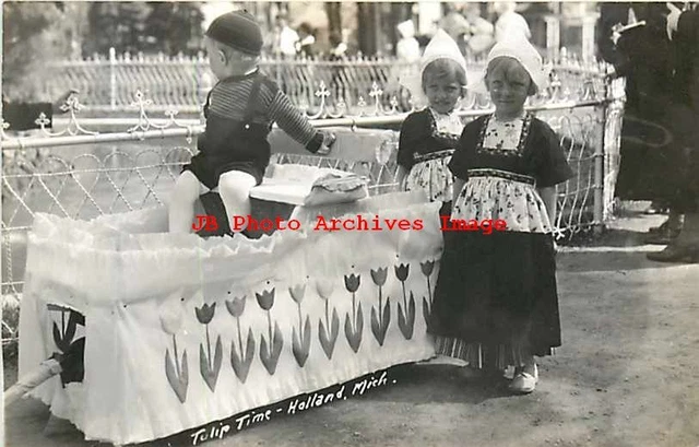 MI, Holland, Michigan, RPPC, Tulip Time, Children In Costume, Photo