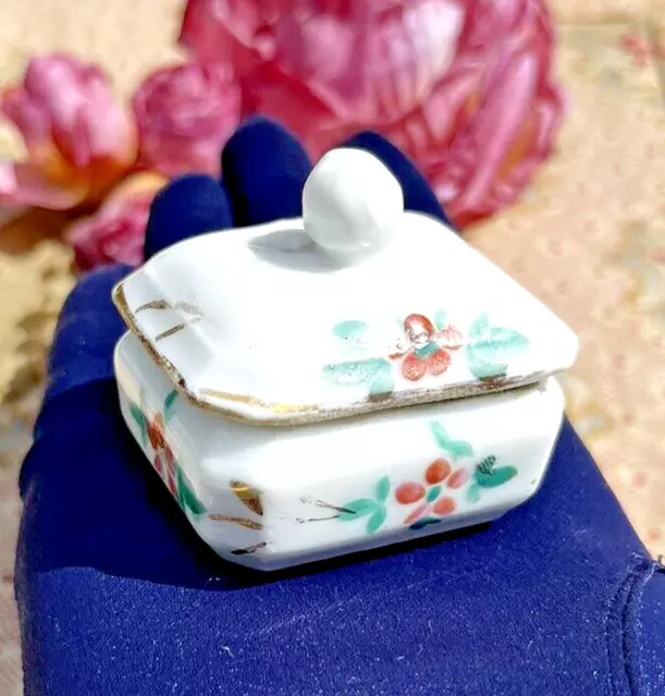 POUPÉE ANCIENNE, ANCIEN POT pour service de toilette en PORCELAINE de PARIS XIXe