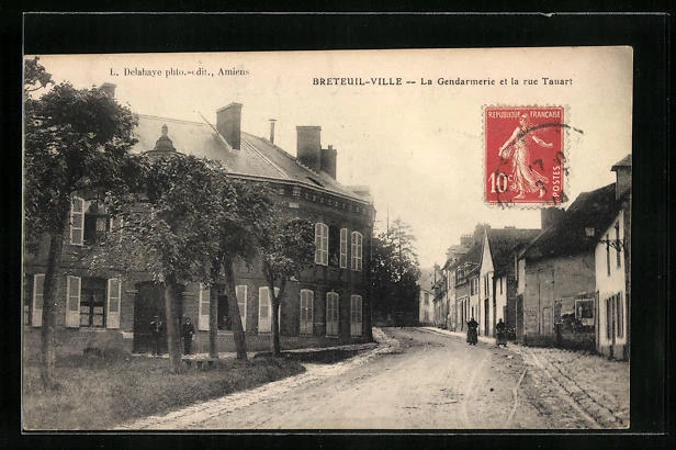 CPA Breteuil-Ville, La Gendarmerie et la rue Tauart