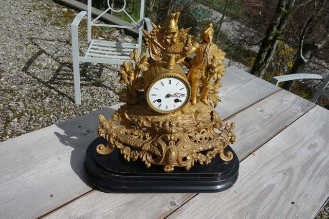 PENDULE SUR SOCLE bois P.H.MOUREY "garde française" écrit sous le socle