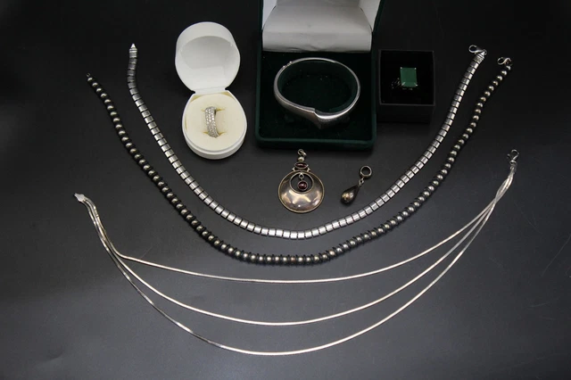 Lot De Bijoux Anciens Vintage - Bagues, Broche, Collier Pendentif Avec Monogramme, Occasion