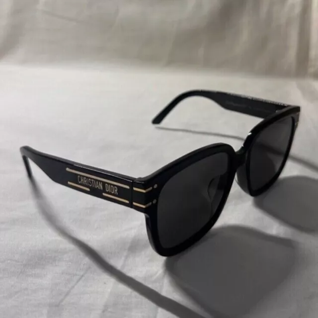 Authentic Christian Dior Signature Sunglasses S7F