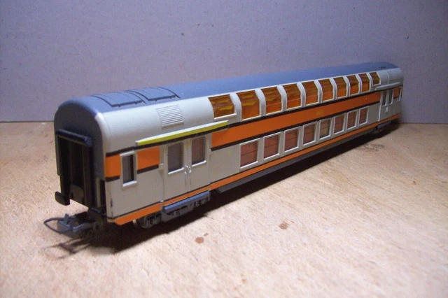 TRAIN HO JOUEF : VOITURE VOYAGEURS BANLIEUX "VB2N" LIVRE OCCASION (sans boite)