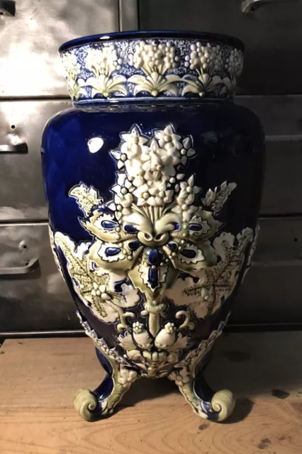 Grand Vase Tripode Faïence XIXe Décor Floral H 36,5 Cm