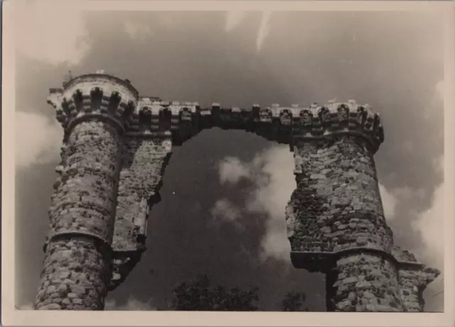 France, potence du château d&#039;Allègre, 1950 Vintage silver print,  Tirage