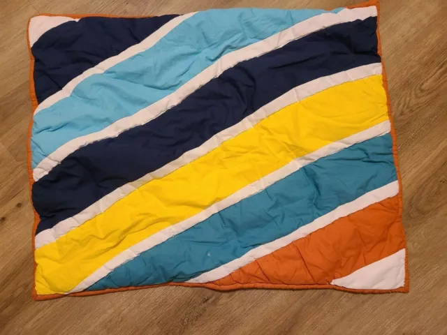 Farsa estándar acolchada a rayas azul/naranja/amarillo"" Pottery Barn para adolescentes