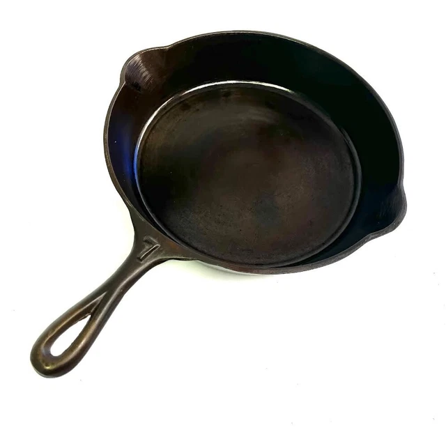 Lodge Raised #7 Skillet No Notch Restored  1900-1910 Ready to Use or Collect