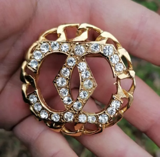 Vintage broche chaine double C  sertie de strass Chanel ?