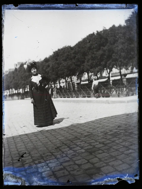 FRANCE women's instant fashion c1900 photo NEGATIVE plate 9x12 cm vintage