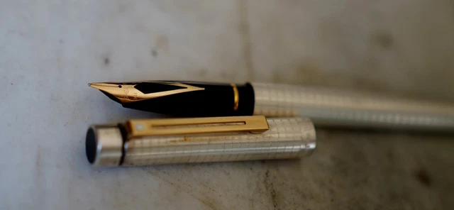 Stylo Plume SHEAFFER TARGA – Argent Massif 925 Quadrillé – Plume En Or 14K – Occasion Prestige