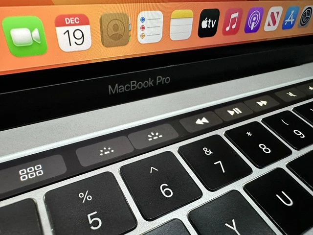 Apple MacBook Pro Retina 13,3" 2018 Touch Bar 512 GB SSD 16 GB RAM 2,7 GHz Core i7 10