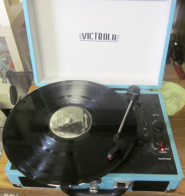 VICTROLA VINTAGE 3SPEED Suitcase Record Player with Builtin Speakers