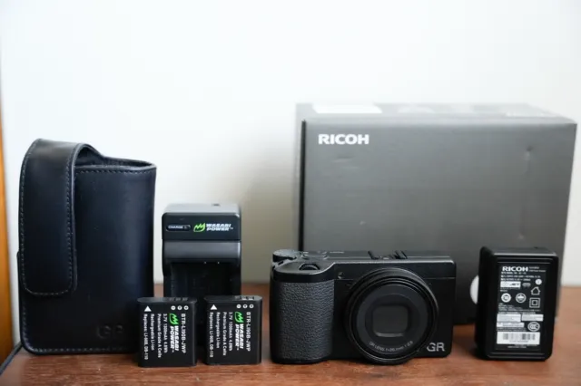 Ricoh GR IIIx GR3x 40mm 2.8 Compact Digital Camera - w/ box + 3 batteries & case