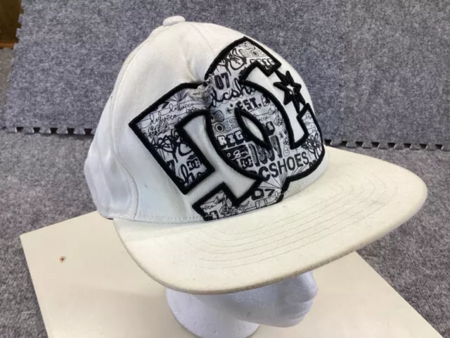 DC Shoes Hat Mens S/M FlexFit White Cap Material Logo Fitted distressed Skater