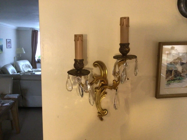 Vintage Französisches Doppelarm Massivmessing Kristall Wandleuchte