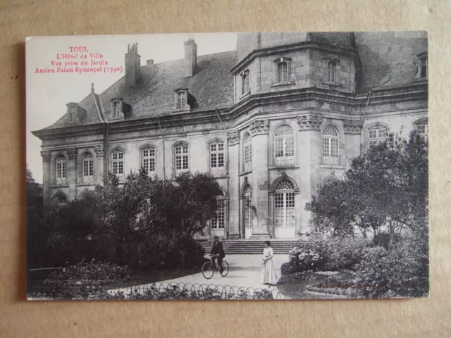 Cpa Toul (54) Hotel De Ville Vue Prise Du Jardin Ancien Palais Episcopal. Animee