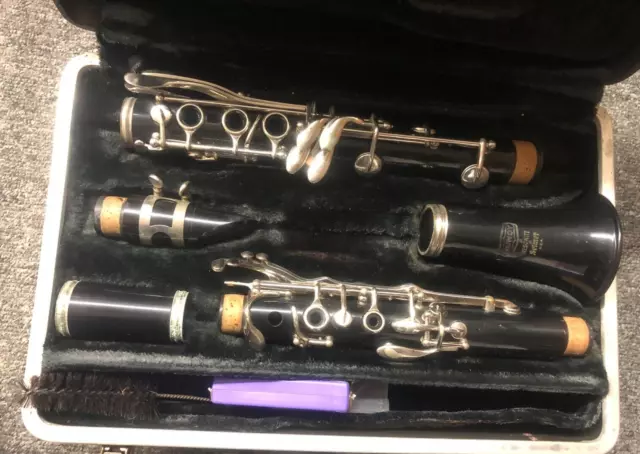 Bundy Resonite Clarinet with Case AS IS