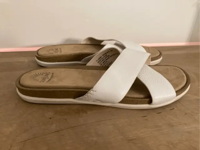 GH Bass SunJuns size 8 Leather Open Toe Flip Flop Sandal white cream
