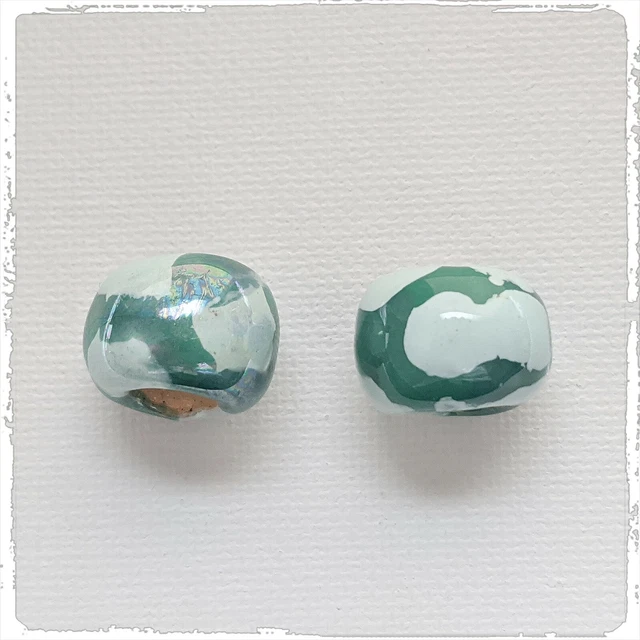 KAZURI MACRAME BEADS - round - green with giraffe pattern