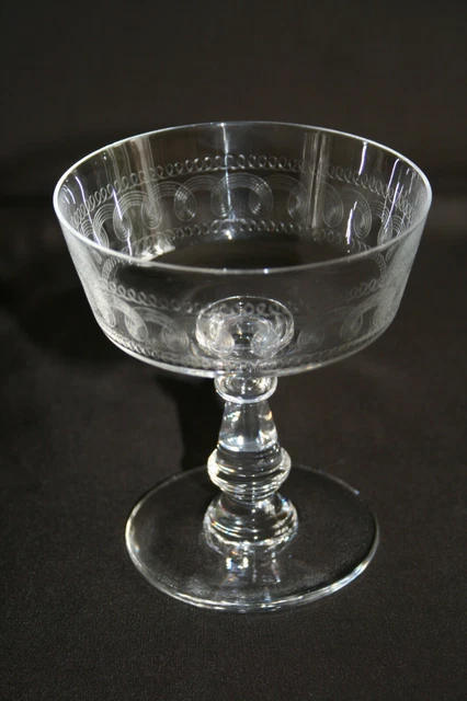 Coupe à champagne ancienne en cristal - Gravée