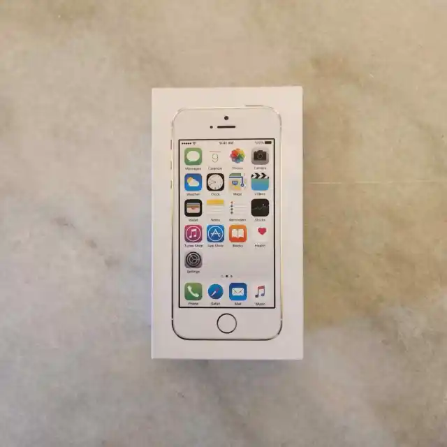 Vintage Apple iPhone 5S White Unlocked IOS GPS smartphone With Orignal Box