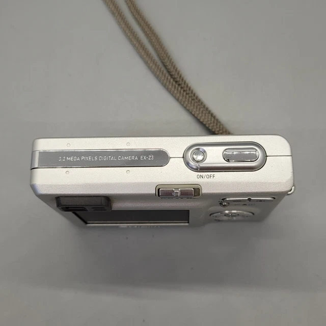 Casio Exilim EX-Z3 3,2 megapixel fotocamera digitale compatta argento testato 3