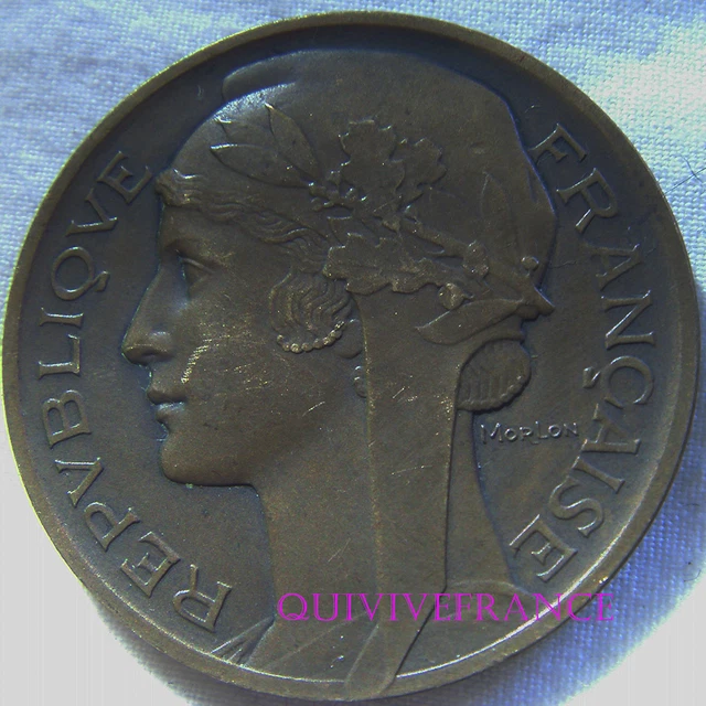 Médaille En Bronze Éducation Physique, Offerte Par Le Secrétaire D'État Morlon Et Dubois