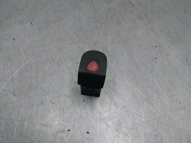 Bouton De Warning STARKIT PERFORMANCE – Compatible Renault Kangoo 1 (1997-2007) – Interrupteur Feux De Détresse – Réf. ST6074