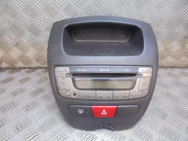 Autoradio radio avec CD Citroën C1 Peugeot 107 86120-0H010 6564K6