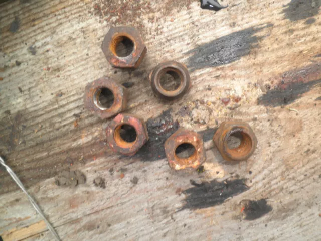 Willys Jeep 1959 Overland left hand thread lug nuts