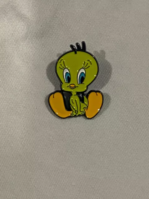 Pin Enamel Tweety from Looney Tunes Size 1"x1"