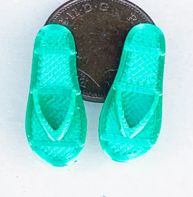 Green Plastic Flip Flops Garden Beach Tumdee 1:12 Scale Dolls House Miniature